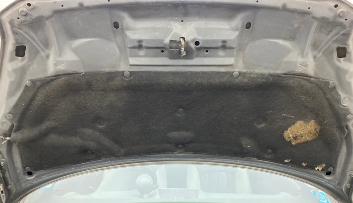2012 Maruti Ritz VDI, Diesel, Manual, 96,607 km, Bonnet (hood) - Insulation cover has minor damage