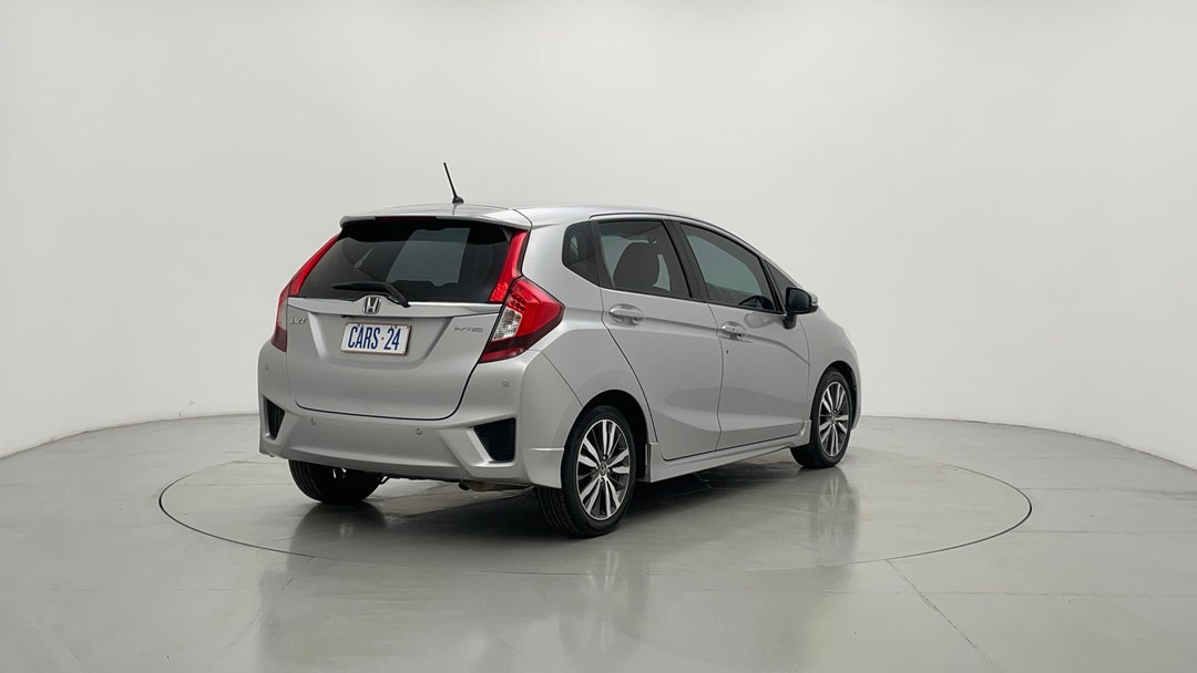 Right Back Diagonal (45- Degree) View