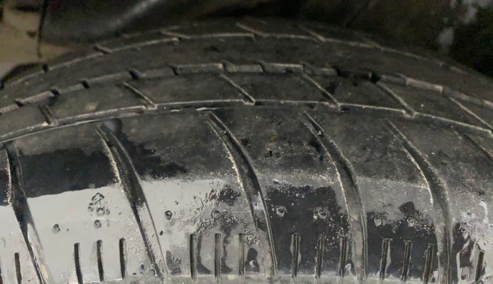 2013 Honda Brio S MT, Petrol, Manual, 54,479 km, Left Rear Tyre Tread