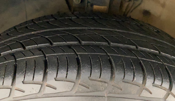 2017 Volkswagen Ameo COMFORTLINE 1.2L, Petrol, Manual, 46,546 km, Left Front Tyre Tread