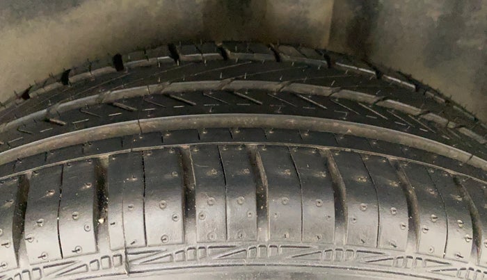 2017 Volkswagen Ameo COMFORTLINE 1.2L, Petrol, Manual, 46,546 km, Left Rear Tyre Tread