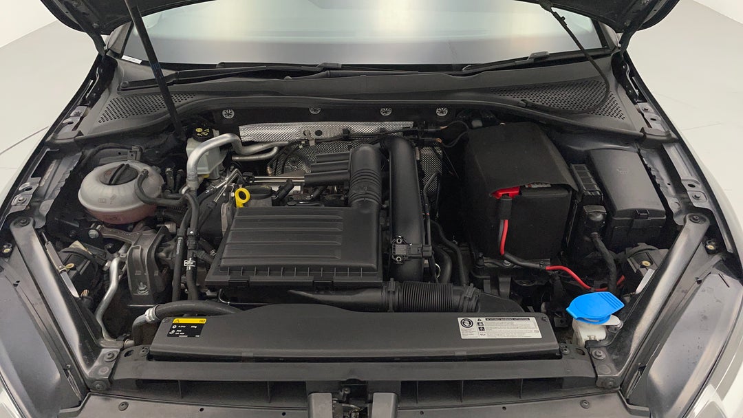 2014 Volkswagen Golf 103 Tsi Highline, Automatic, 124202 km, Open Bonnet (Engine)