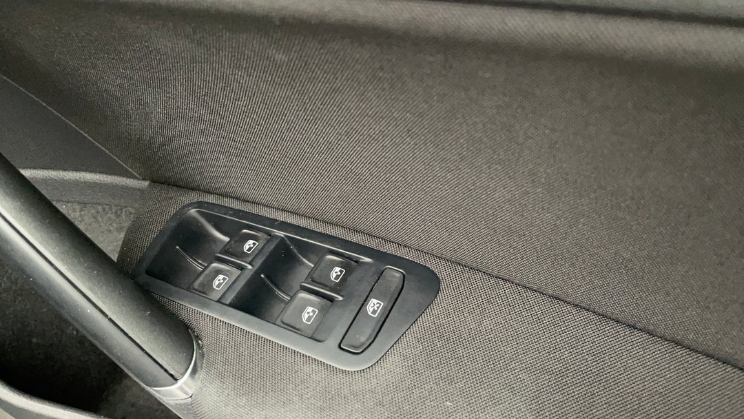 2014 Volkswagen Golf 103 Tsi Highline, Automatic, 124202 km, Drivers Side Door Panel Controls