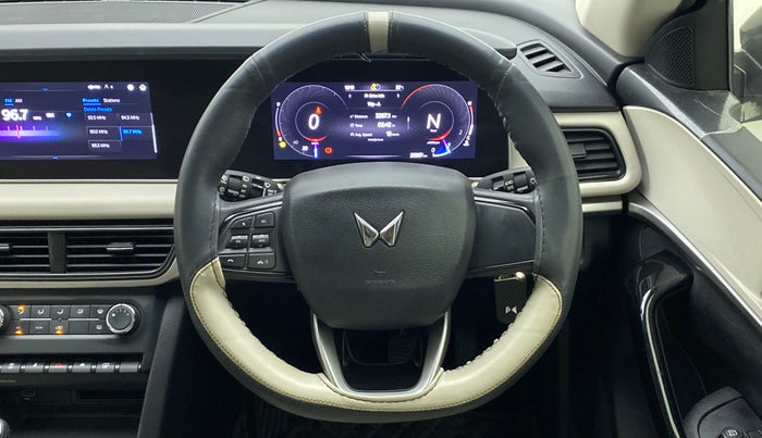 2022 Mahindra XUV700 AX 5 P MT 5 STR, Petrol, Manual, 23,267 km, Steering Wheel Close Up