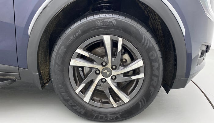 2022 Mahindra XUV700 AX 5 P MT 5 STR, Petrol, Manual, 23,267 km, Right Front Wheel