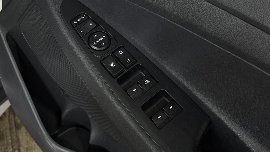 2017 Hyundai Tucson Active X (FWD), Automatic, 92127 km, Drivers Side Door Panel Controls