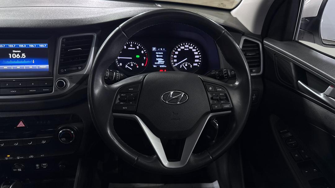 2017 Hyundai Tucson Active X (FWD), Automatic, 92127 km, Steering Wheel Close-up