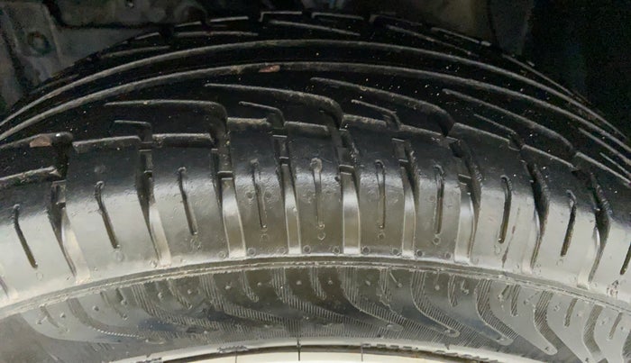 2016 Maruti Vitara Brezza VDI OPT, Diesel, Manual, 73,675 km, Left Front Tyre Tread