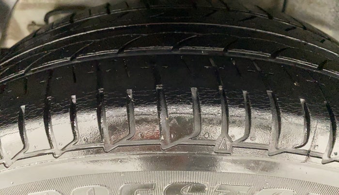 2019 Hyundai Elite i20 1.2 MAGNA PLUS VTVT, Petrol, Manual, 23,752 km, Right Rear Tyre Tread
