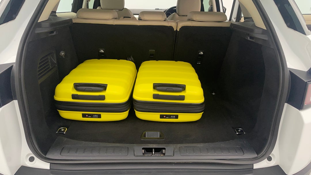 2016 Range Rover Evoque Td4 180 Se, Automatic, 127344 km, Boot Inside View with Luggage