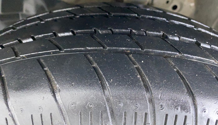 2015 Honda Amaze 1.2 SMT I VTEC, Petrol, Manual, 28,632 km, Left Front Tyre Tread