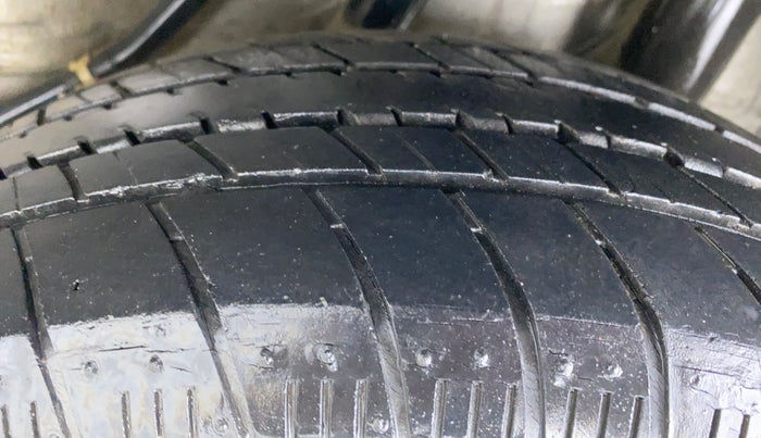 2015 Honda Amaze 1.2 SMT I VTEC, Petrol, Manual, 28,632 km, Left Rear Tyre Tread