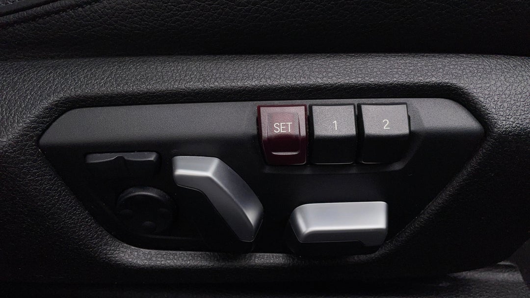 2018 BMW 1 25i M Sport, Automatic, 59800 km, Drivers Side Adjustment Panel