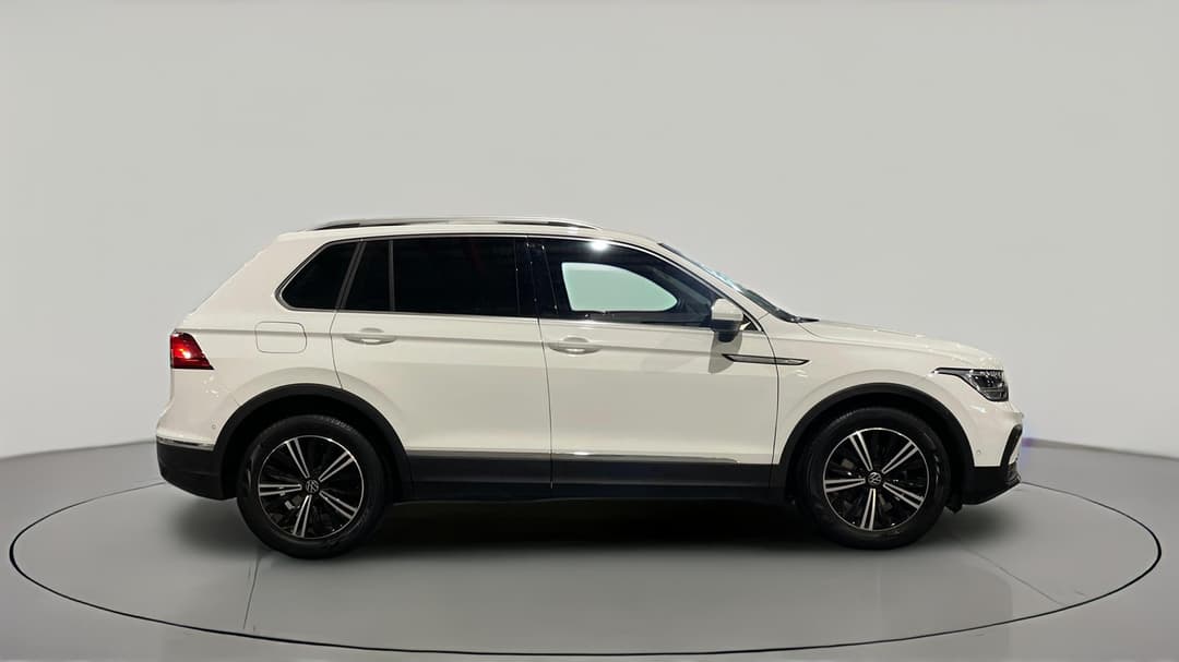 2022 Volkswagen Tiguan 110tsi Life, Automatic, 69499 km, Right Side View