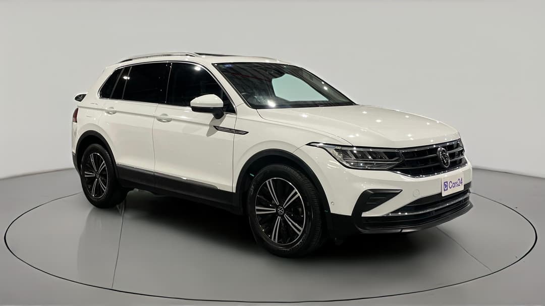 2022 Volkswagen Tiguan 110tsi Life, Automatic, 69499 km, Right Front Diagonal (45- Degree) View
