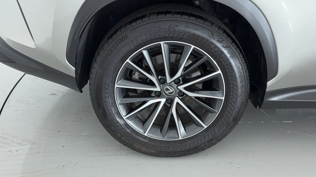 2023 Lexus Nx250 2WD, Automatic, 21317 km, Right Rear Wheel