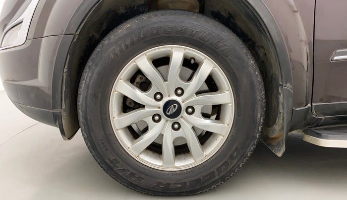 2016 Mahindra XUV500 W10, Diesel, Manual, 97,304 km, Left Front Wheel
