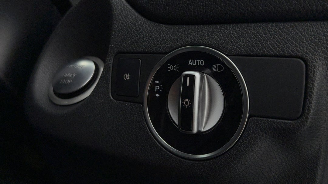 2019 Mercedes-benz GLA 250 4matic, Automatic, 45985 km, Utility Switches/Buttons