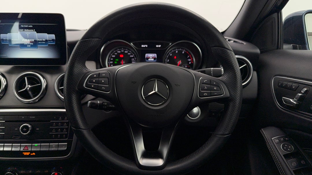 2019 Mercedes-benz GLA 250 4matic, Automatic, 45985 km, Steering Wheel Close-up
