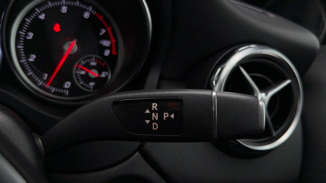 2019 Mercedes-benz GLA 250 4matic, Automatic, 45985 km, Gear Lever 