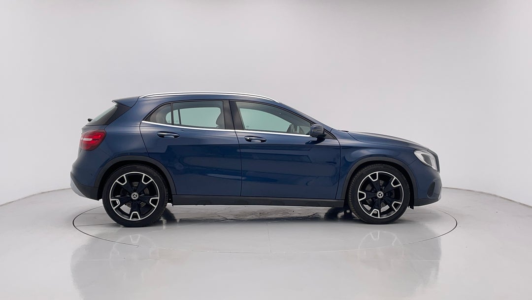 2019 Mercedes-benz GLA 250 4matic, Automatic, 45985 km, Right Side View