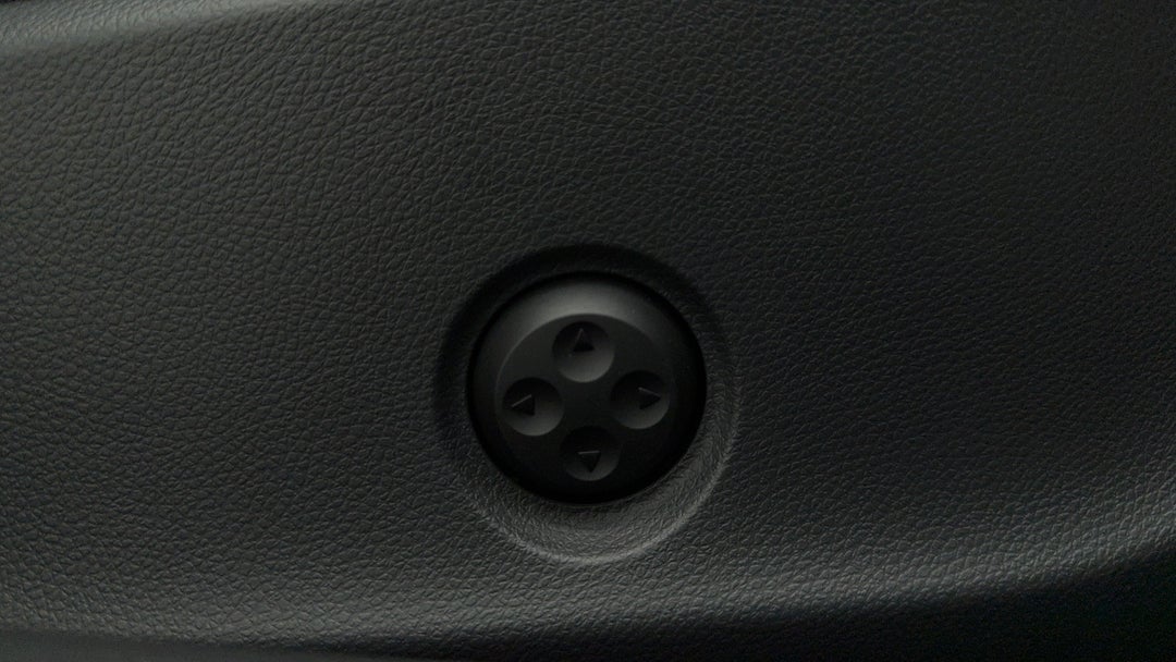 2019 Mercedes-benz GLA 250 4matic, Automatic, 45985 km, Drivers Side Adjustment Panel