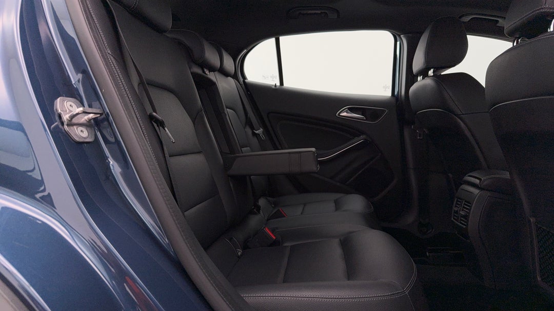 2019 Mercedes-benz GLA 250 4matic, Automatic, 45985 km, Right Side Rear Door Cabin View