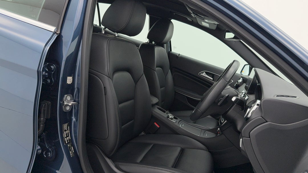 2019 Mercedes-benz GLA 250 4matic, Automatic, 45985 km, Right Side Front Door Cabin View