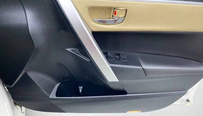 2018 Toyota Corolla Altis VL AT, Petrol, Automatic, 34,339 km, Driver Side Door Panels Control