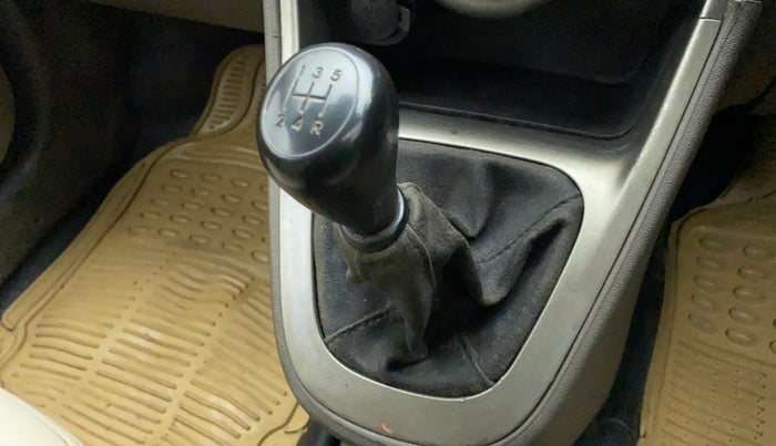 2014 Hyundai i10 MAGNA 1.1 IRDE2, Petrol, Manual, 42,896 km, Gear lever - Boot cover slightly torn