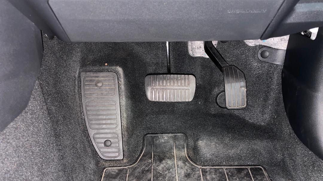 2024 Subaru Forester 2.5i (AWD), Automatic, 40401 km, Pedals and Footmat