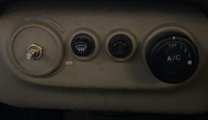 2018 Mahindra Thar CRDE 4X4 AC, Diesel, Manual, 66,703 km, AC Unit - Minor issue in the heater switch