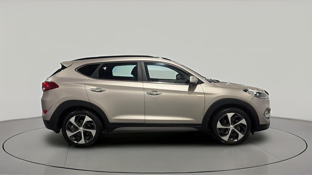 2017 Hyundai Tucson Highlander R-series (AWD), Automatic, 171405 km, Right Side View