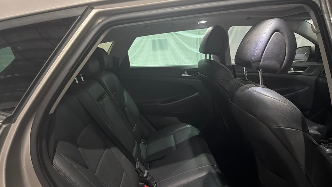 2017 Hyundai Tucson Highlander R-series (AWD), Automatic, 171405 km, Right Side Rear Door Cabin View