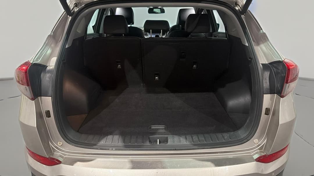 2017 Hyundai Tucson Highlander R-series (AWD), Automatic, 171405 km, Boot Inside View