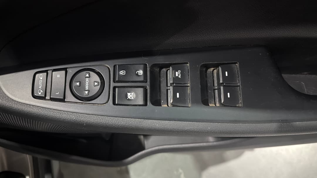 2017 Hyundai Tucson Highlander R-series (AWD), Automatic, 171405 km, Drivers Side Door Panel Controls