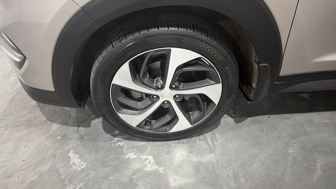2017 Hyundai Tucson Highlander R-series (AWD), Automatic, 171405 km, Left Front Wheel