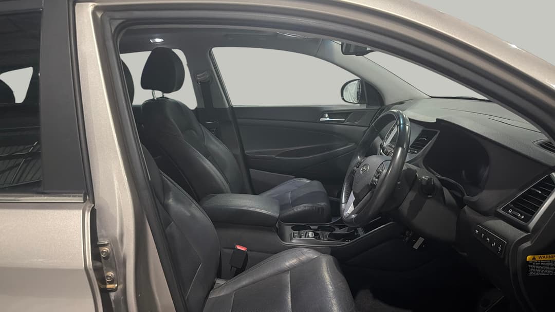 2017 Hyundai Tucson Highlander R-series (AWD), Automatic, 171405 km, Right Side Front Door Cabin View