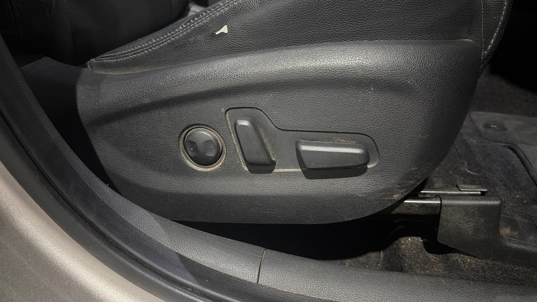 2017 Hyundai Tucson Highlander R-series (AWD), Automatic, 171405 km, Drivers Side Adjustment Panel