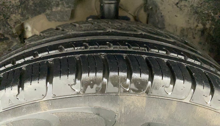 2015 Renault Duster RXL PETROL, Petrol, Manual, 49,118 km, Left Front Tyre Tread
