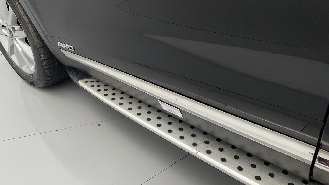 Doors Rear RHS Rubber strip fade/damaged