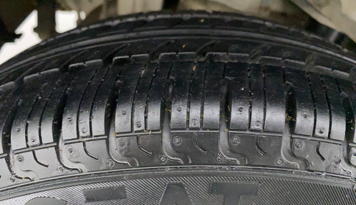 2012 Hyundai Santro Xing GL PLUS, Petrol, Manual, 1,04,532 km, Right Rear Tyre Tread