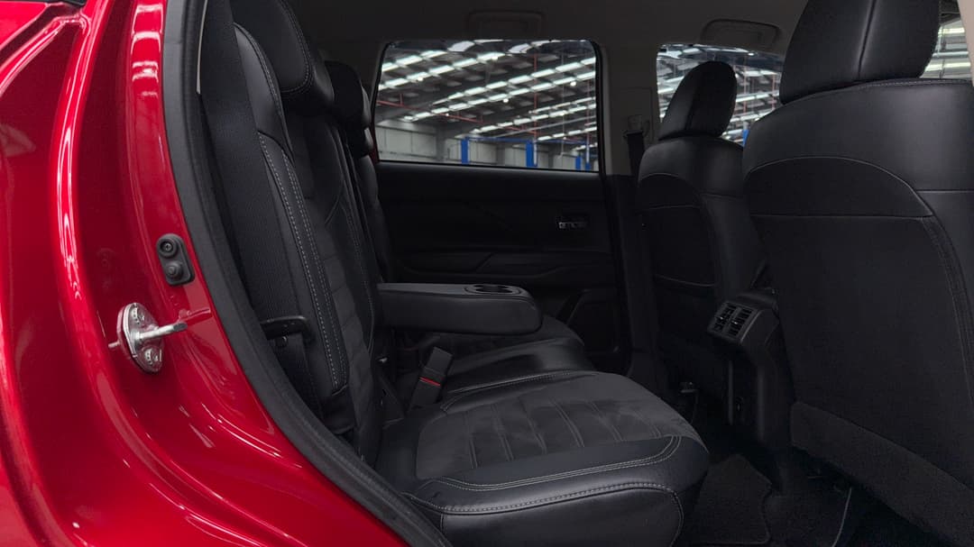 2019 Mitsubishi Outlander Ls 7 Seat (2WD), Automatic, 94268 km, Right Side Rear Door Cabin View