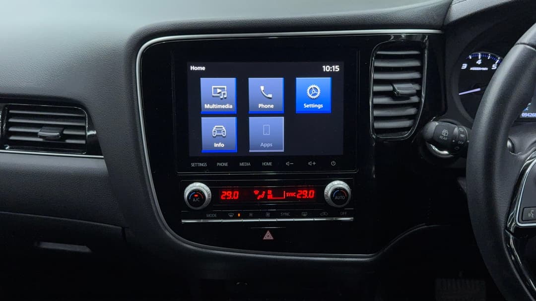 2019 Mitsubishi Outlander Ls 7 Seat (2WD), Automatic, 94268 km, Center Console