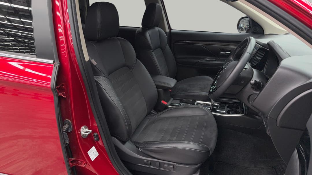 2019 Mitsubishi Outlander Ls 7 Seat (2WD), Automatic, 94268 km, Right Side Front Door Cabin View