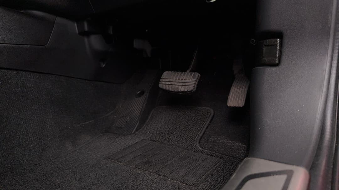 2019 Mitsubishi Outlander Ls 7 Seat (2WD), Automatic, 94268 km, Pedals and Footmat