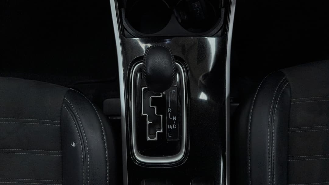 2019 Mitsubishi Outlander Ls 7 Seat (2WD), Automatic, 94268 km, Gear Lever 