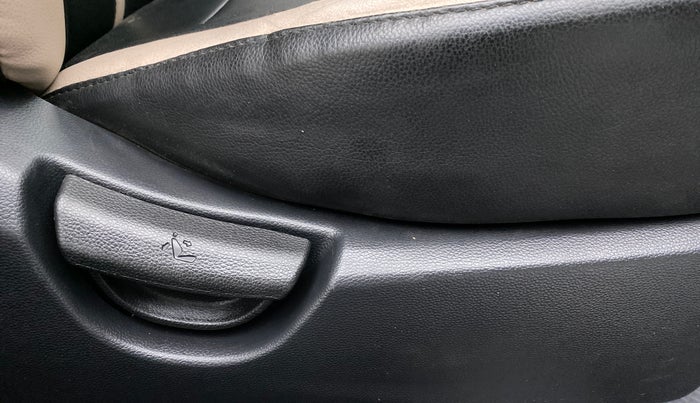 2016 Hyundai Grand i10 SPORTZ 1.2 KAPPA VTVT, Petrol, Manual, 60,535 km, Driver Side Adjustment Panel