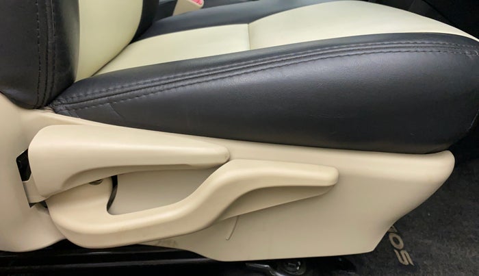 2018 Toyota Etios V, Petrol, Manual, 20,452 km, Driver Side Adjustment Panel