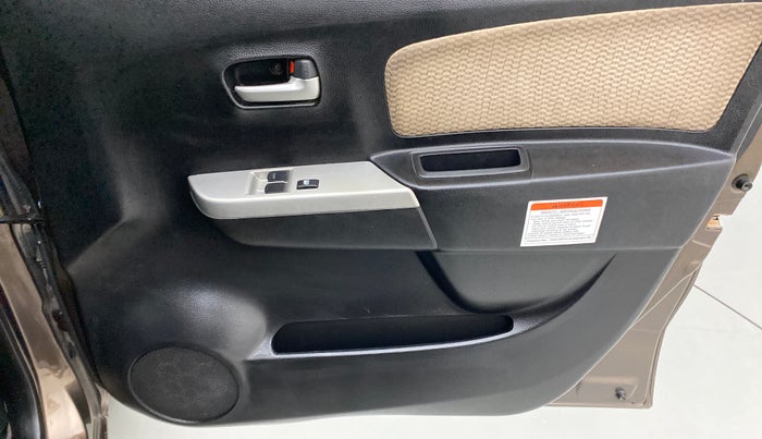 2017 Maruti Wagon R 1.0 LXI CNG, CNG, Manual, 39,868 km, Driver Side Door Panels Control